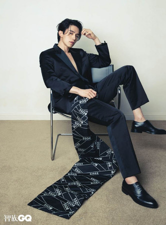 FanAsia - Лицом декабрьского номера GQ China стал Ли Дон Ук