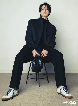 FanAsia - Лицом декабрьского номера GQ China стал Ли Дон Ук