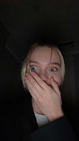 Эмма Майерс из «Уэнсдэй» и Дино из SEVENTEEN обменялись любезностями