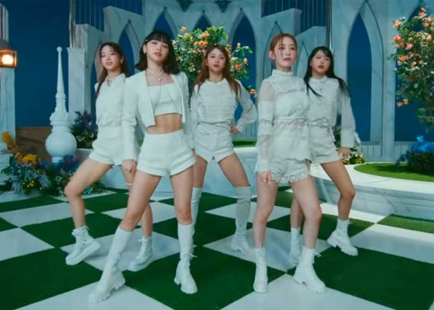 LE SSERAFIM 르세라핌 FEARLESS LE SSERAFIM 르세라핌 FEARLESS