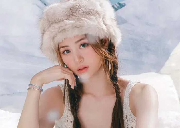 Huh Yunjin Юнджин LE SSERAFIM I ≠ DOLL