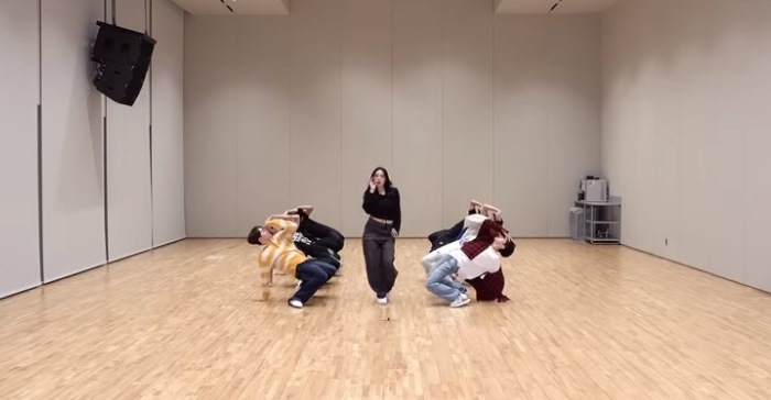 BSS из SEVENTEEN станцевали с Ли Ён Джи под «Fighting»