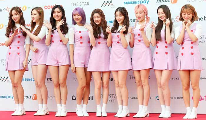 Конец эпохи женских K-pop групп третьего поколения Momoland Конец эпохи женских K-pop групп третьего поколения Momoland
