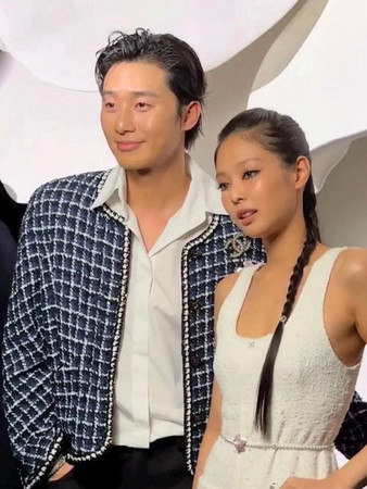 Jennie BLACKPINK Park Seo Joon Paris Fashion Week дженни пак со джун