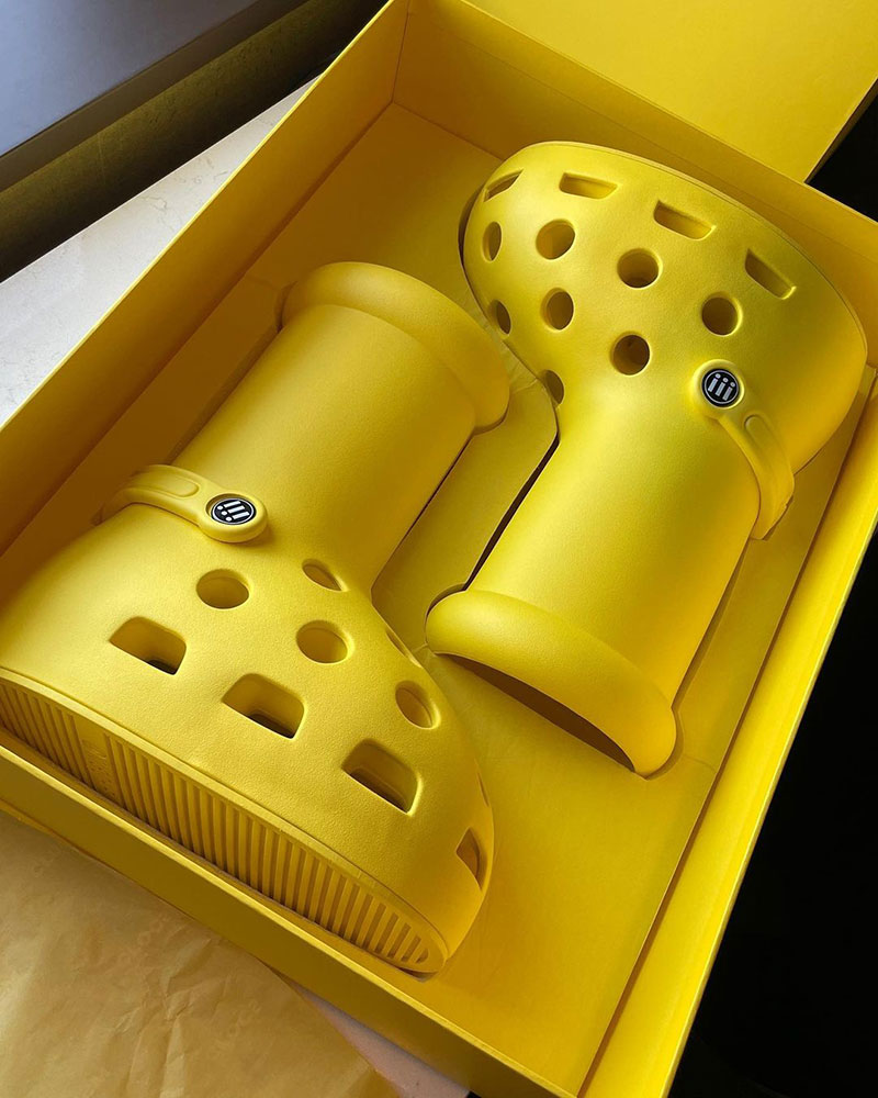 Ёнджун из TXT примерил эксцентричные желтые ботинки от Crocs