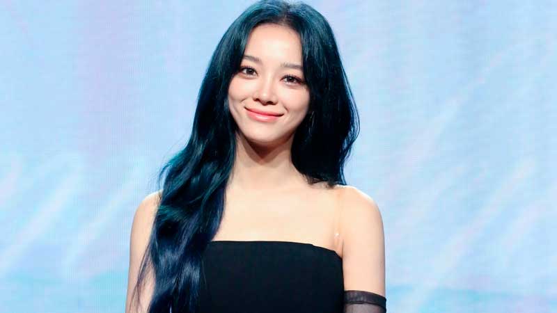 김세정 KIM SEJEONG The Door Top or Cliff Voyage