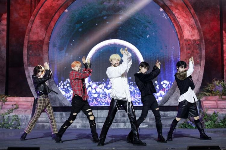 TXT выпустили новый альбом FREEFALL