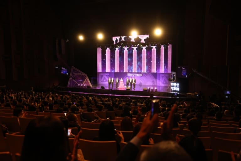 Daejong Film Awards Grand Bell Awards премия Тэджон Большой колокол Daejong Film Awards Grand Bell Awards премия Тэджон Большой колокол