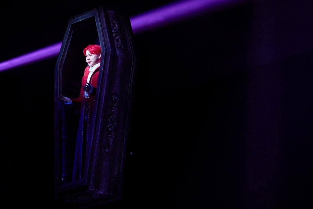 Kim Junsu Dracula red hair Джунсу Дракула мюзикл красные волосы XIA