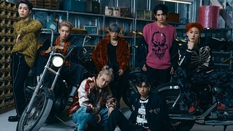 All(H)ours – «группа кузенов» Stray Kids All(H)ours – «группа кузенов» Stray Kids