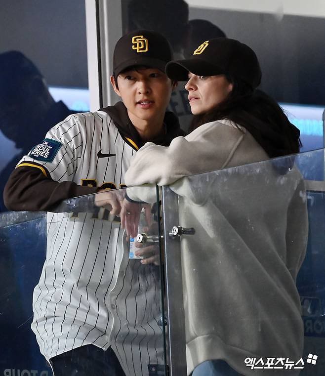 Song Joong Ki Katy Louise Suanders Сон Джун Ки Кэти Луиз Саундерс MLB