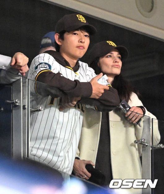 Song Joong Ki Katy Louise Suanders Сон Джун Ки Кэти Луиз Саундерс MLB