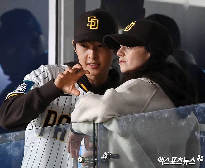 Song Joong Ki Katy Louise Suanders Сон Джун Ки Кэти Луиз Саундерс MLB