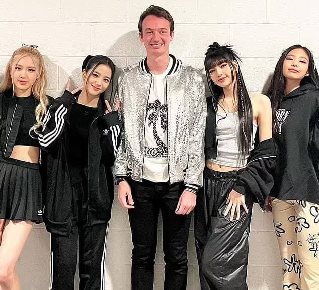 Лиса BLACKPINK Фредерик Арно Lisa Lalisa Frédéric Arnault LVMH Лиса BLACKPINK Фредерик Арно Lisa Lalisa Frédéric Arnault LVMH