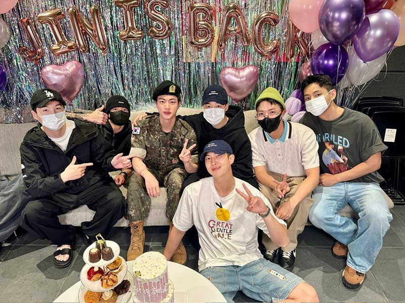Джин из BTS вернулся из армии Джин из BTS вернулся из армии