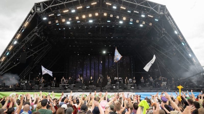 Выступление SEVENTEEN на Glastonbury 2024
