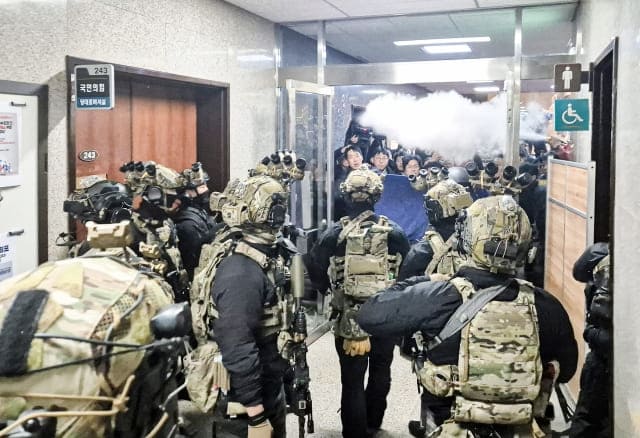 военное положение Южная Корея военное положение Южная Корея