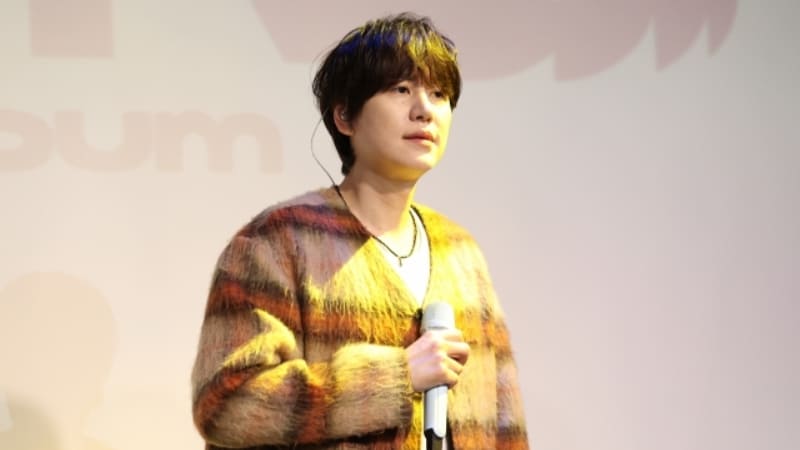 Кюхён из Super Junior выпустил первый полноформатный альбом «COLORS»