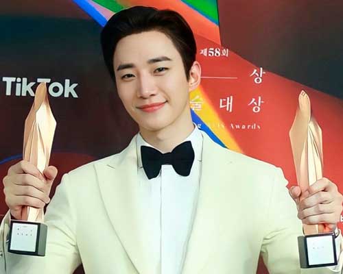 Чуно из 2PM получил награду на премии «Пэксан»