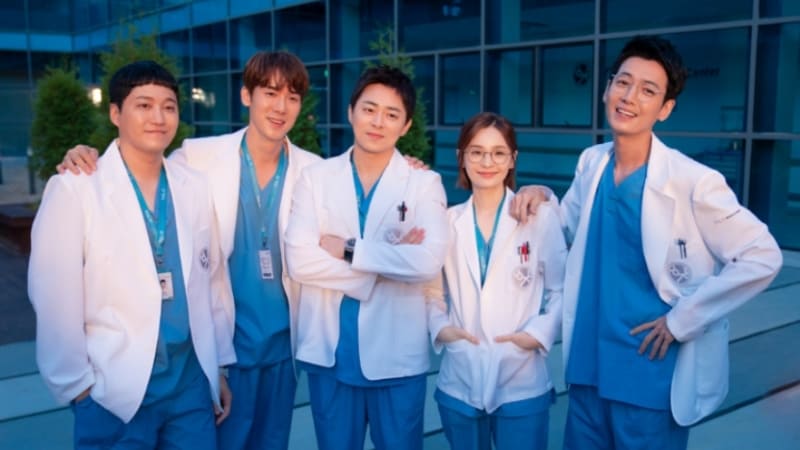 Мудрая жизнь в больнице Hospital Playlist Jo Jung Suk Yoo Yeon Seok