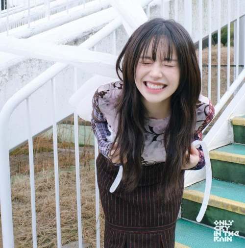 CHUU LOONA Чу 츄 Only cry in the rain