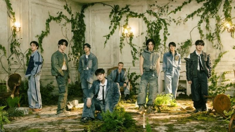 Stray Kids выпустили 3-й японский мини-альбом «Hollow»