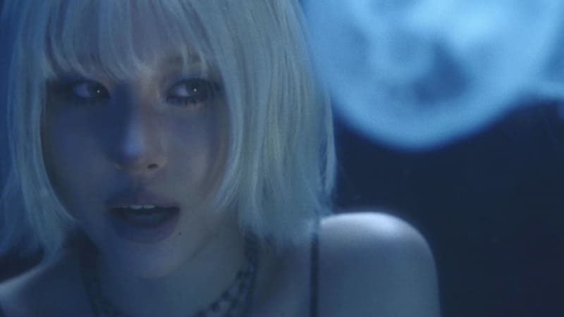 Сонми выпустила песню «BLUE!» после перерыва длиною в год