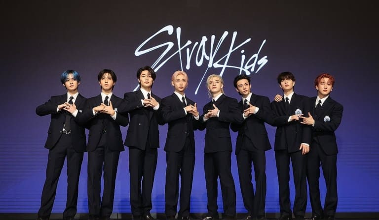 Stray Kids 스트레이키즈 KARMA CEREMONY Stray Kids 스트레이키즈 KARMA CEREMONY
