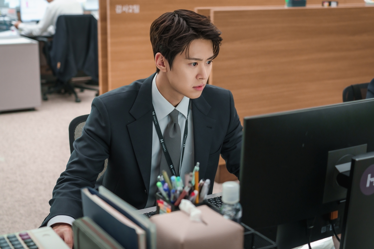 Gong Myung: 'I Like the Charm of Office Dramas...'