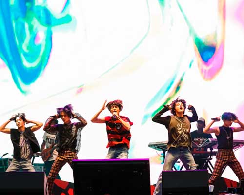 TXT стали первой K-pop группой, выступившей на Lollapalooza