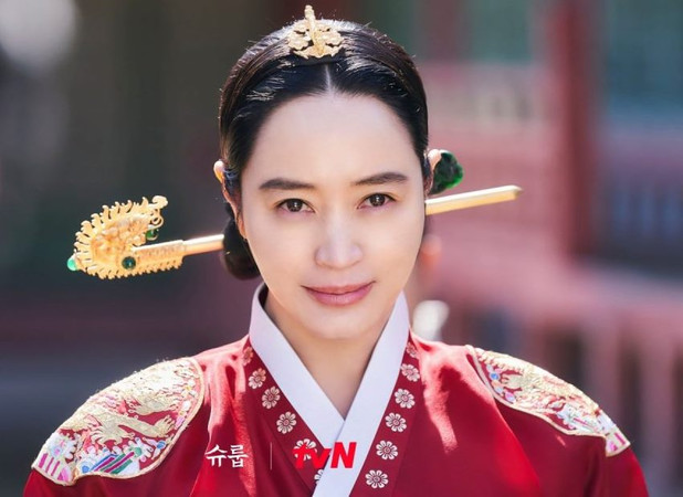 Зонтик королевы The Queen's Umbrella Shuroop 슈룹 Ким Хе Су Kim Hye Soo