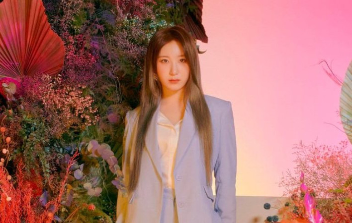 Ли Чхэ Ён Lee Chae Yeon 이채연 IZONE 아이즈원 WM Entertainment Ли Чхэ Ён Lee Chae Yeon 이채연 IZONE 아이즈원 WM Entertainment