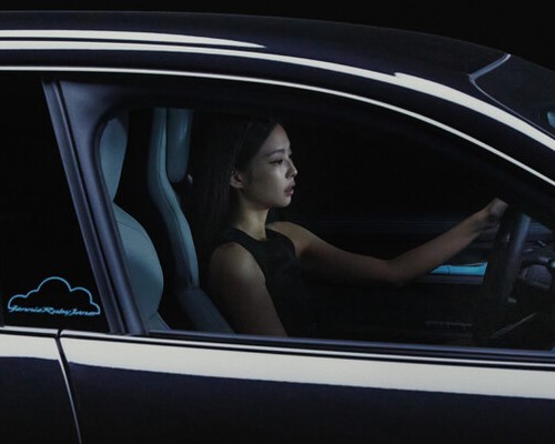 Porsche разработал автомобиль лично для Дженни из BLACKPINK
