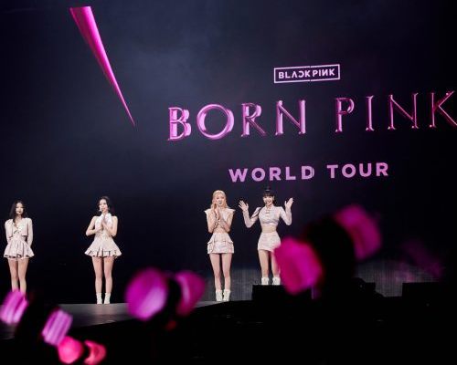 BLACKPINK выступили в Сеуле и отправляются в мировой тур