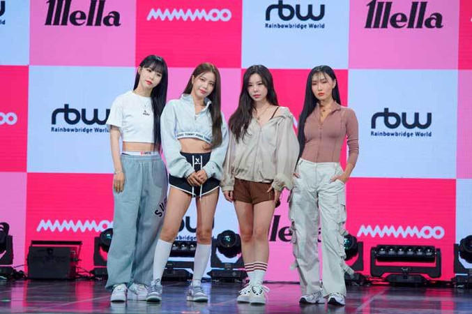 MAMAMOO 마마무 일낼라해 ILLELLA 솔라 Solar 문별 MoonByul 휘인 WheeIn 화사 HwaSa MIC