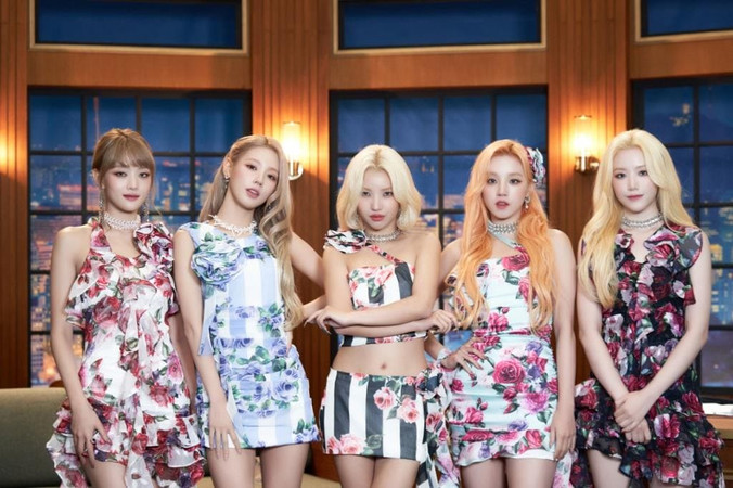 (여자)아이들 (G)I-DLE Nxde I Love Соён Минни Юци Мэрилин Монро