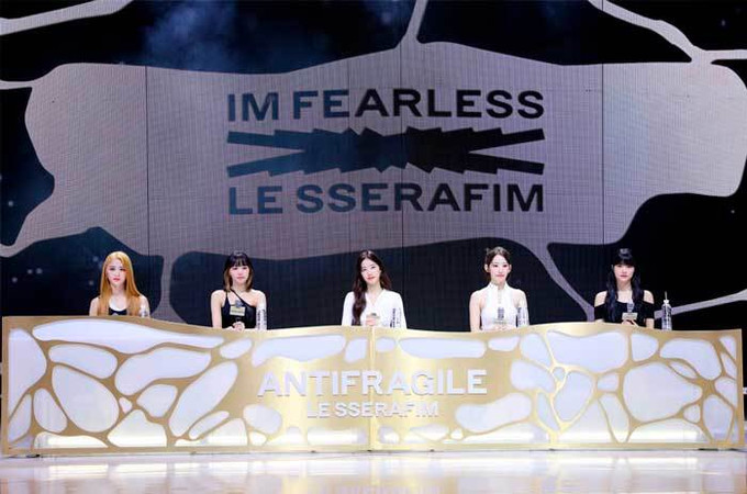 LE SSERAFIM 르세라핌 ANTIFRAGILE LE SSERAFIM 르세라핌 ANTIFRAGILE
