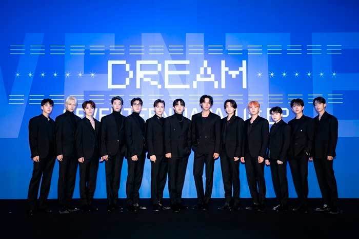 SEVENTEEN выпустили свой первый японский мини-альбом