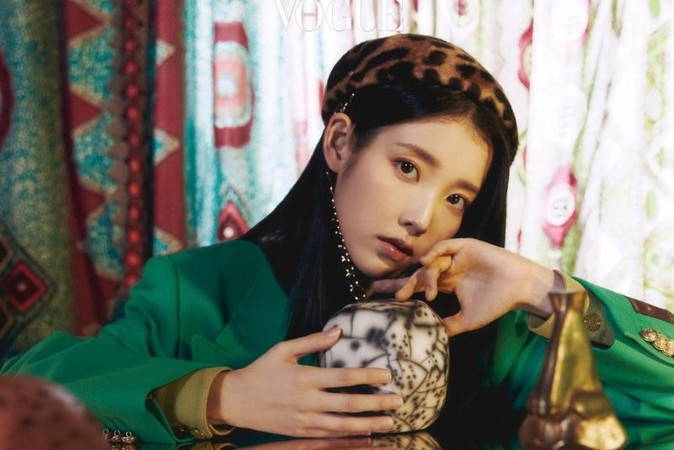 IU Айю фото Vogue Korea проблемы слух